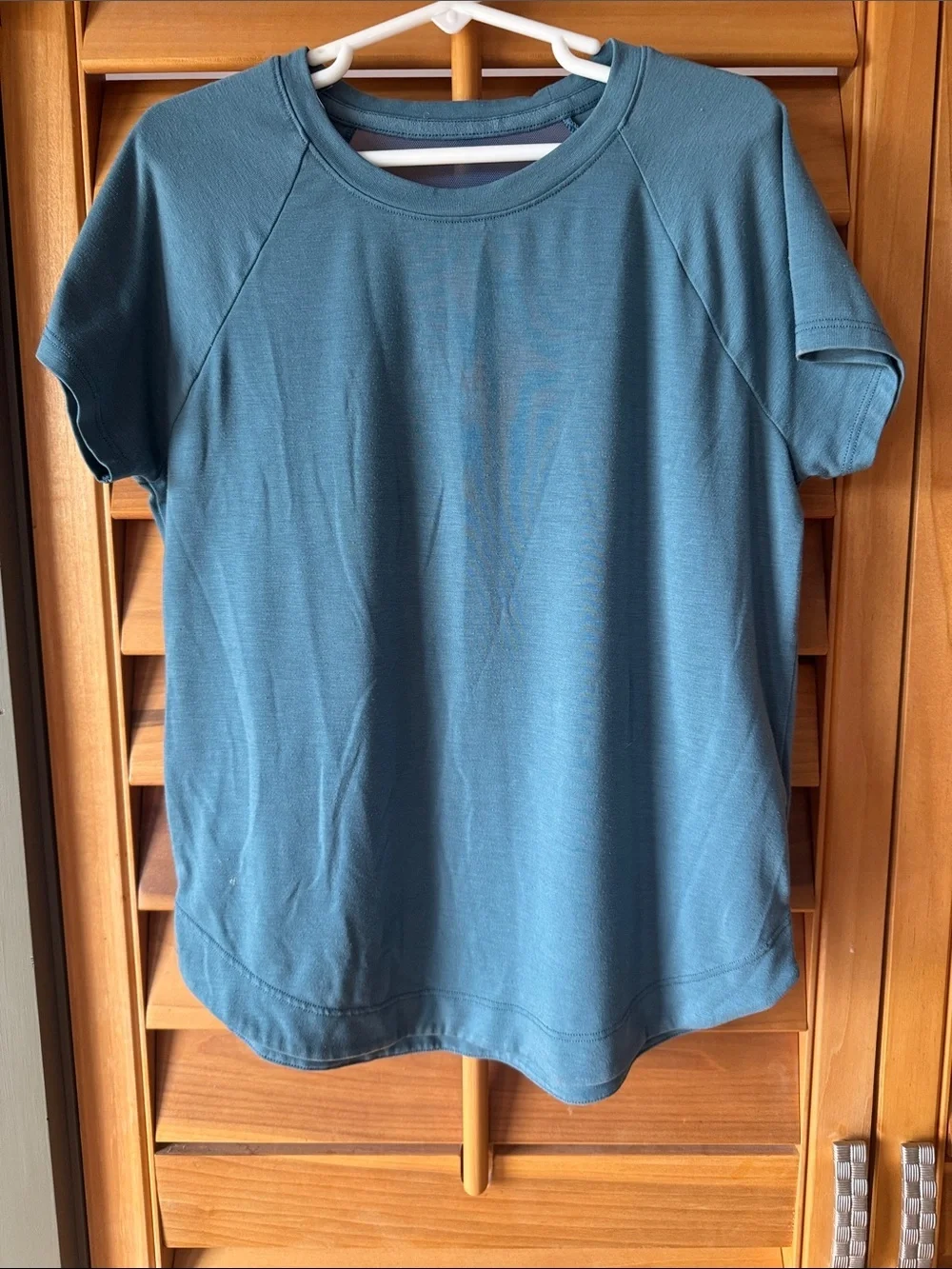 Athleta Short Sleeve Crewneck Teal Tee size Medium (8-10)